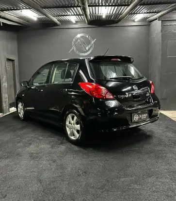 NISSAN-TIIDA-2011