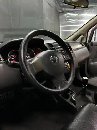 NISSAN-TIIDA-2011