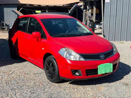 NISSAN-TIIDA-2011