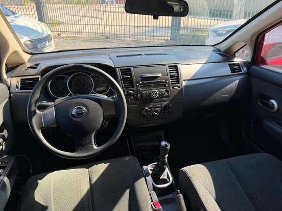 NISSAN-TIIDA-2011