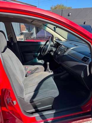 NISSAN-TIIDA-2011