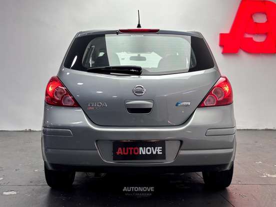 NISSAN-TIIDA-2011