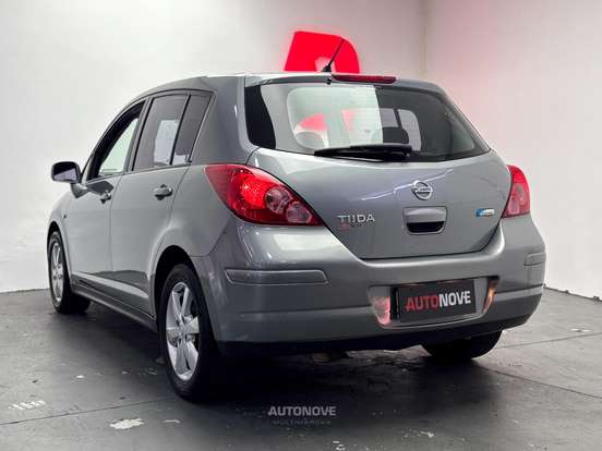 NISSAN-TIIDA-2011