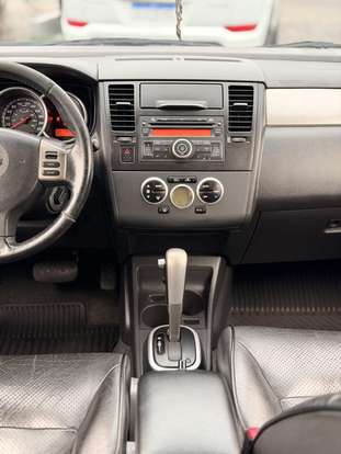 NISSAN-TIIDA-2011