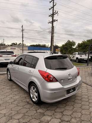 NISSAN-TIIDA-2011