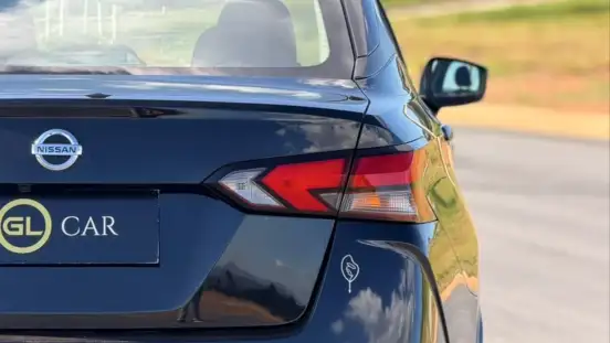 NISSAN-VERSA-2021