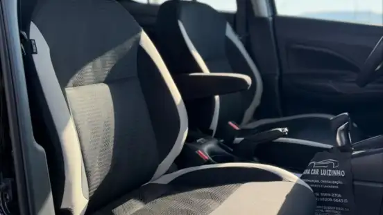 NISSAN-VERSA-2021