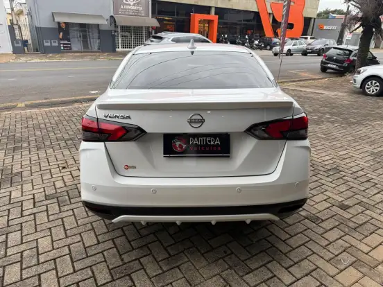 NISSAN-VERSA-2024