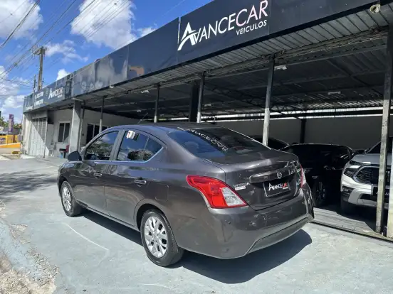 NISSAN-VERSA-2017