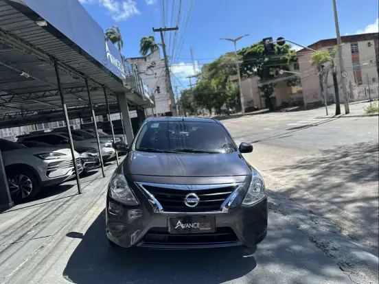 NISSAN-VERSA-2017