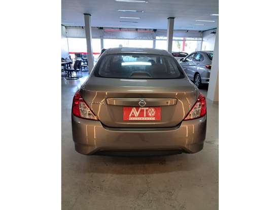 NISSAN-VERSA-2017