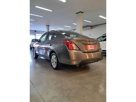 NISSAN-VERSA-2017