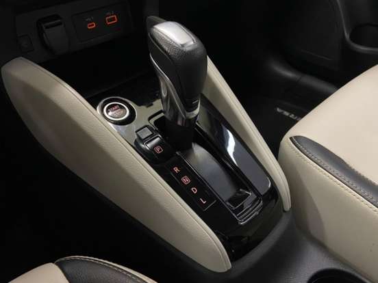 NISSAN-VERSA-2023