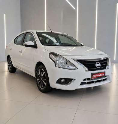 NISSAN-VERSA-2017