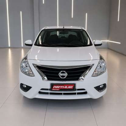 NISSAN-VERSA-2017