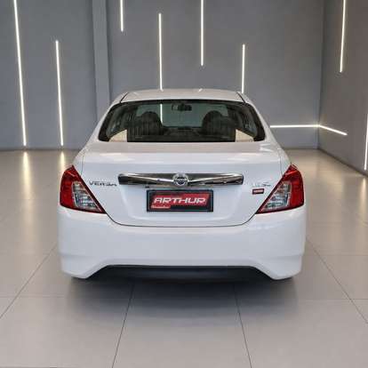NISSAN-VERSA-2017