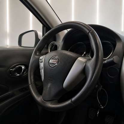 NISSAN-VERSA-2017