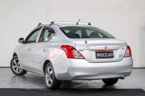 NISSAN-VERSA-2012