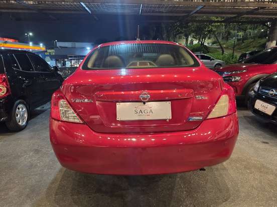 NISSAN-VERSA-2011