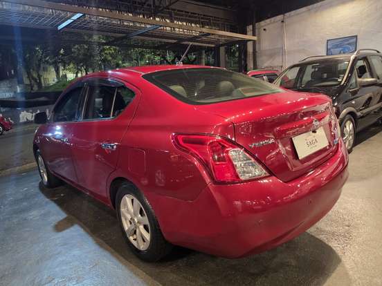 NISSAN-VERSA-2011