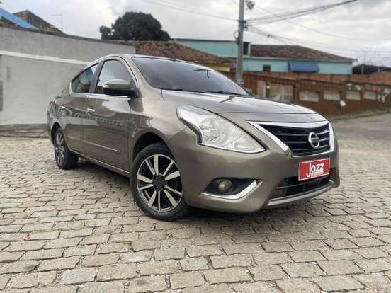 NISSAN-VERSA-2017