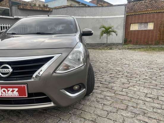 NISSAN-VERSA-2017