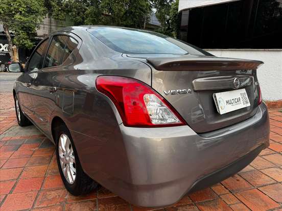 NISSAN-VERSA-2016