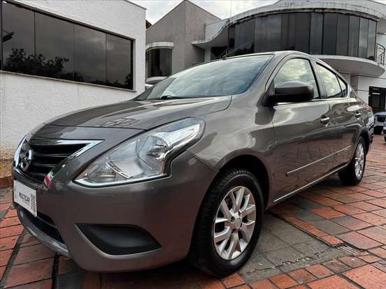 NISSAN-VERSA-2016