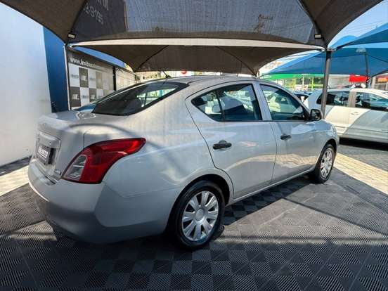 NISSAN-VERSA-2012