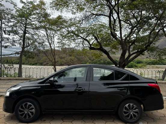 NISSAN-VERSA-2019