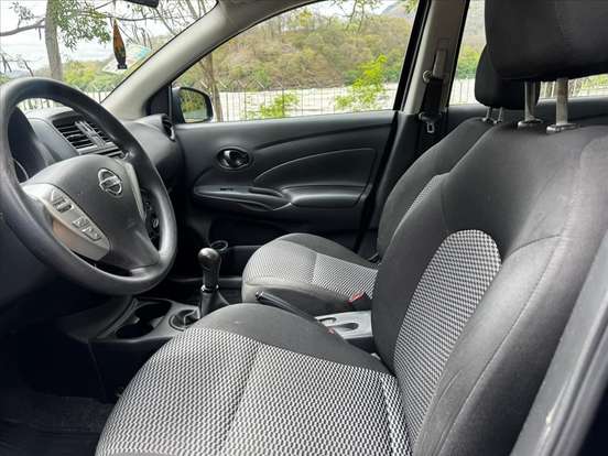 NISSAN-VERSA-2019