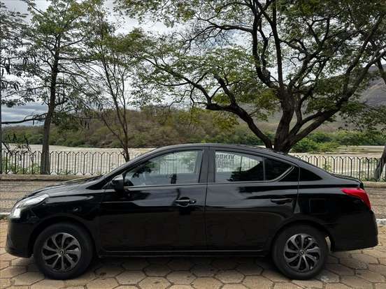 NISSAN-VERSA-2019