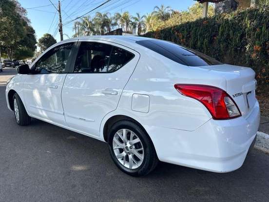NISSAN-VERSA-2019