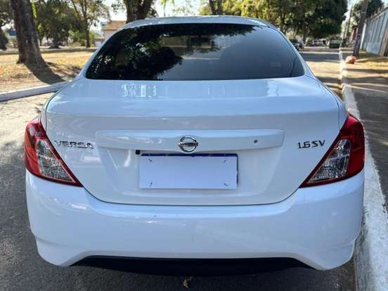 NISSAN-VERSA-2019