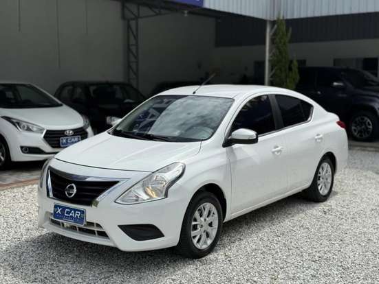 NISSAN-VERSA-2019