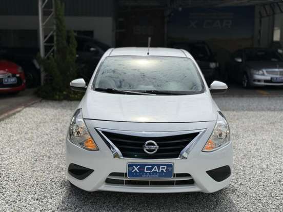 NISSAN-VERSA-2019