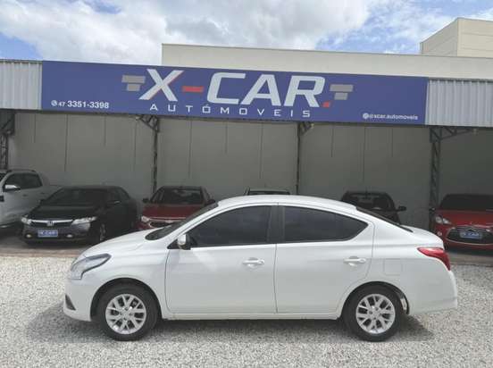 NISSAN-VERSA-2019