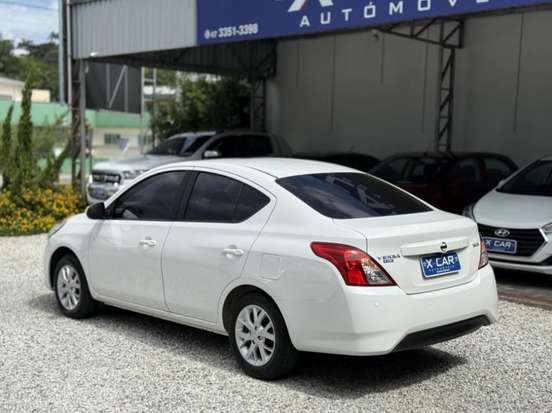 NISSAN-VERSA-2019