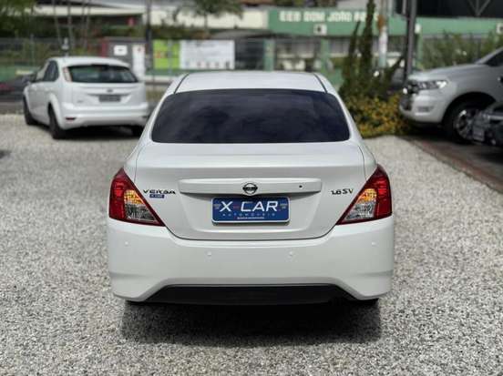 NISSAN-VERSA-2019