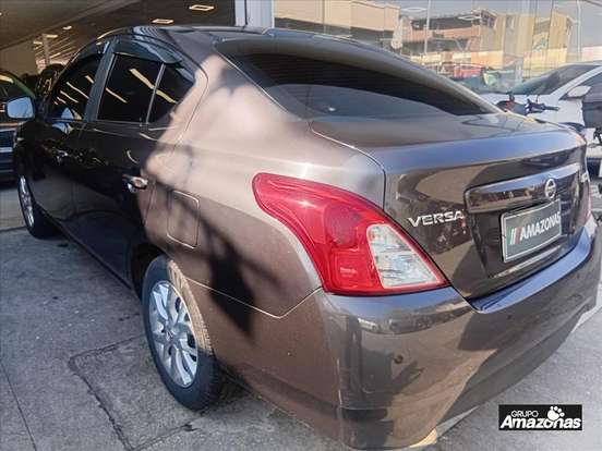 NISSAN-VERSA-2018