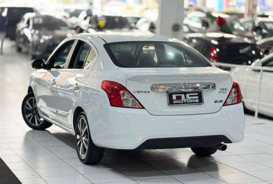 NISSAN-VERSA-2018