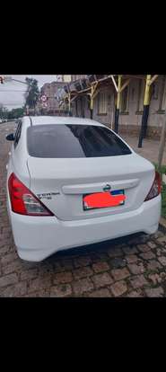 NISSAN-VERSA-2017