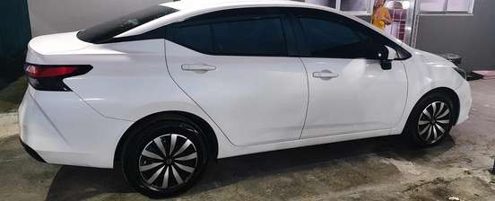 NISSAN-VERSA-2021