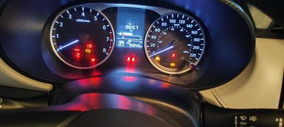 NISSAN-VERSA-2021