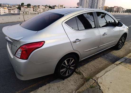 NISSAN-VERSA-2019