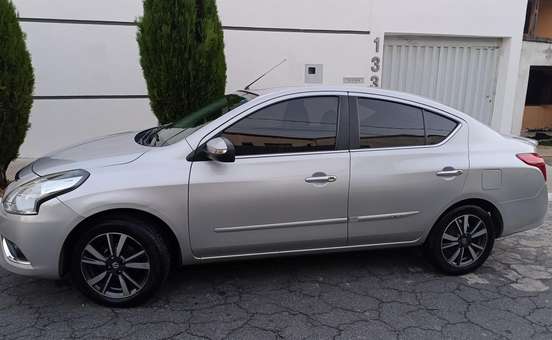 NISSAN-VERSA-2019