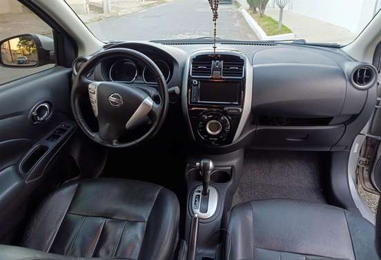 NISSAN-VERSA-2019