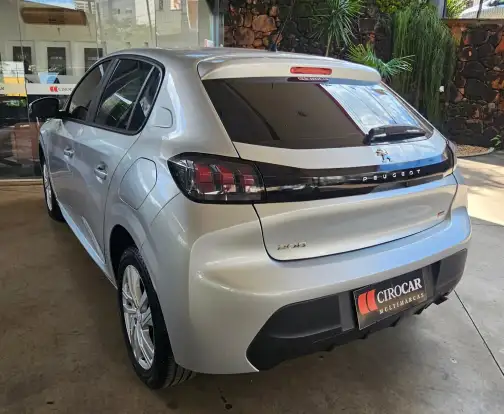 PEUGEOT-208-2021