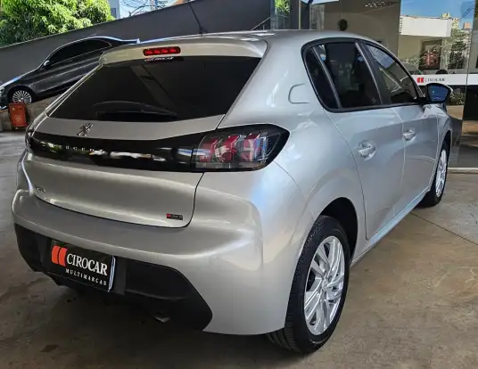 PEUGEOT-208-2021
