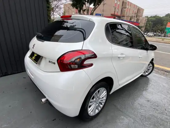 PEUGEOT-208-2017